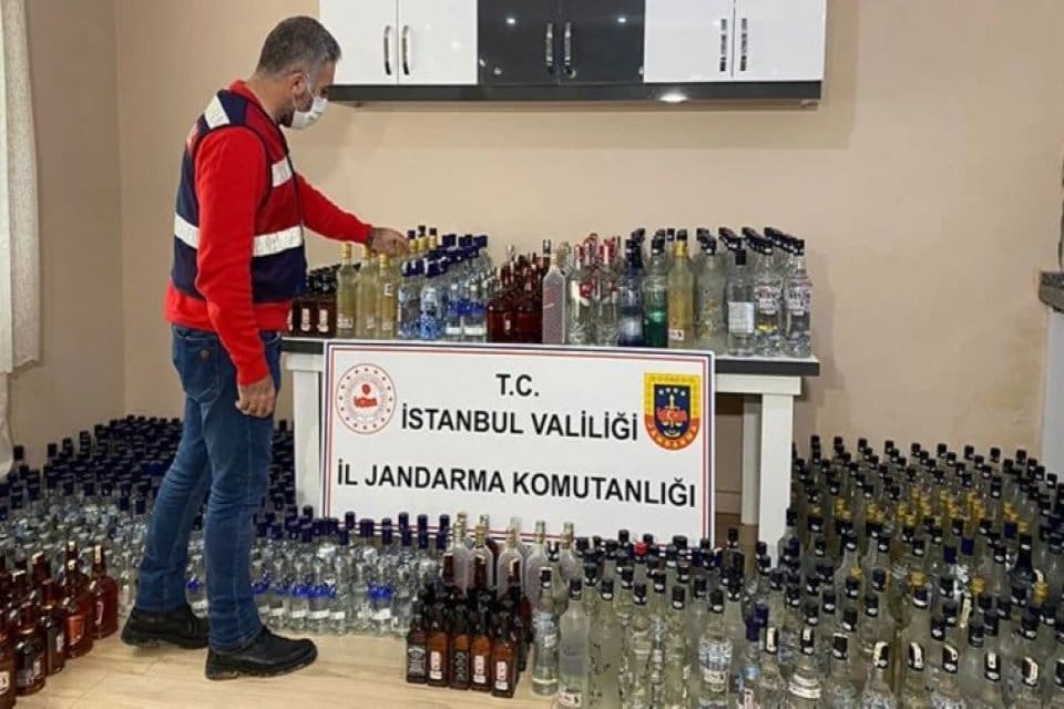 İstanbul Silivri'de yılbaşı &ouml;ncesi imalathaneye &ccedil;evrilen bir eve d&uuml;zenlenen operasyonda