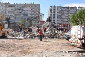 İzmir'de 30 Ekim 2020'de meydana gelen depremde 30 kişinin hayatını