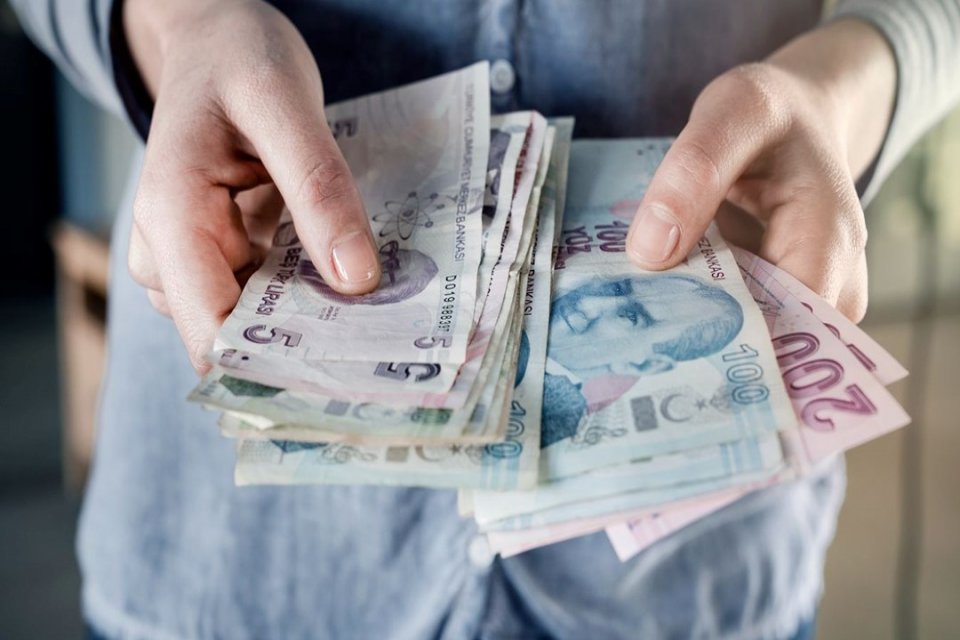 Kamu kurumları ve &ouml;zel sekt&ouml;rdeki bazı firmalar, bankalarla masaya oturup