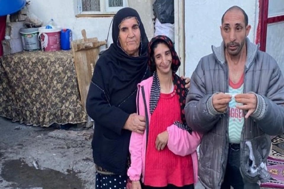 Adıyaman&rsquo;da iki engelli &ccedil;ocuğuna hem annelik hem de babalık yapan