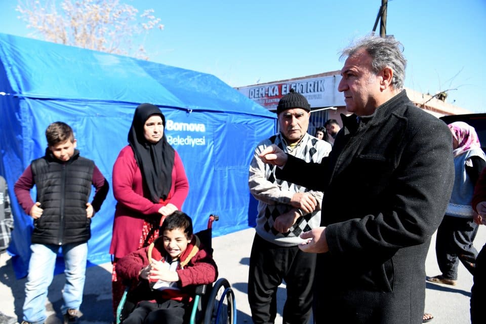 Deprem b&ouml;lgesi i&ccedil;in yurtdışından 2 bin 500 &ccedil;adır getiren Bornova