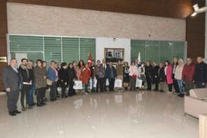 Karabağlar Kent Konseyi Engelli Meclisi Y&uuml;r&uuml;tme Kurulu &uuml;yeleri, aileleriyle birlikte