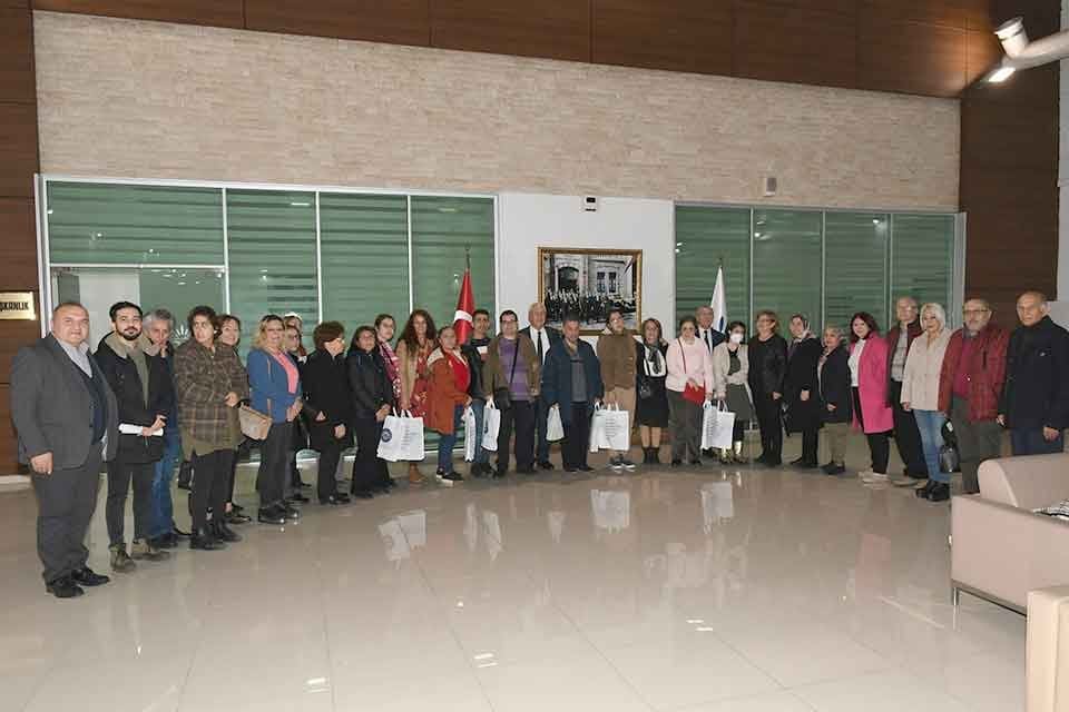 Karabağlar Kent Konseyi Engelli Meclisi Y&uuml;r&uuml;tme Kurulu &uuml;yeleri, aileleriyle birlikte