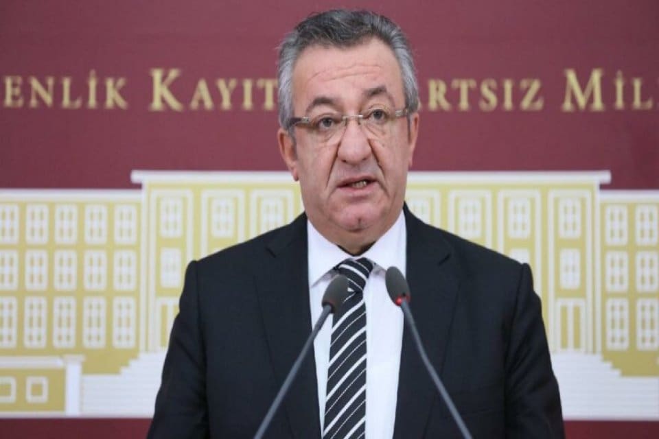 Cemaat yurdundaki baskıdan şikayet ederek hayatına son veren tıp &ouml;ğrencisi