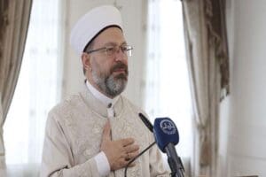 Diyanet İşleri Başkanı Prof. Dr. Ali Erbaş, koronavir&uuml;s tedavisi i&ccedil;in