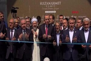 Restorasyonu tamamlanan Sultanahmet Camii'nin a&ccedil;ılış t&ouml;reninde konuşan Cumhurbaşkanı Erdoğan, "Şu