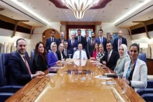 Erdoğan, BAE d&ouml;n&uuml;ş&uuml; u&ccedil;akta bazı gazetecilerin sorularını yanıtladı. Cumhurbaşkanı Erdoğan