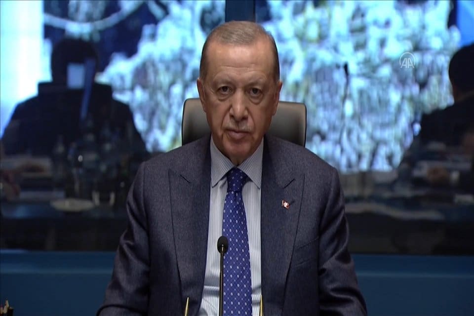 T&uuml;rkiye'yi&nbsp;sarsan Kahramanmaraş merkezli iki depremin ardından Cumhurbaşkanı Erdoğan, Diyarbakır'da incelemelerde