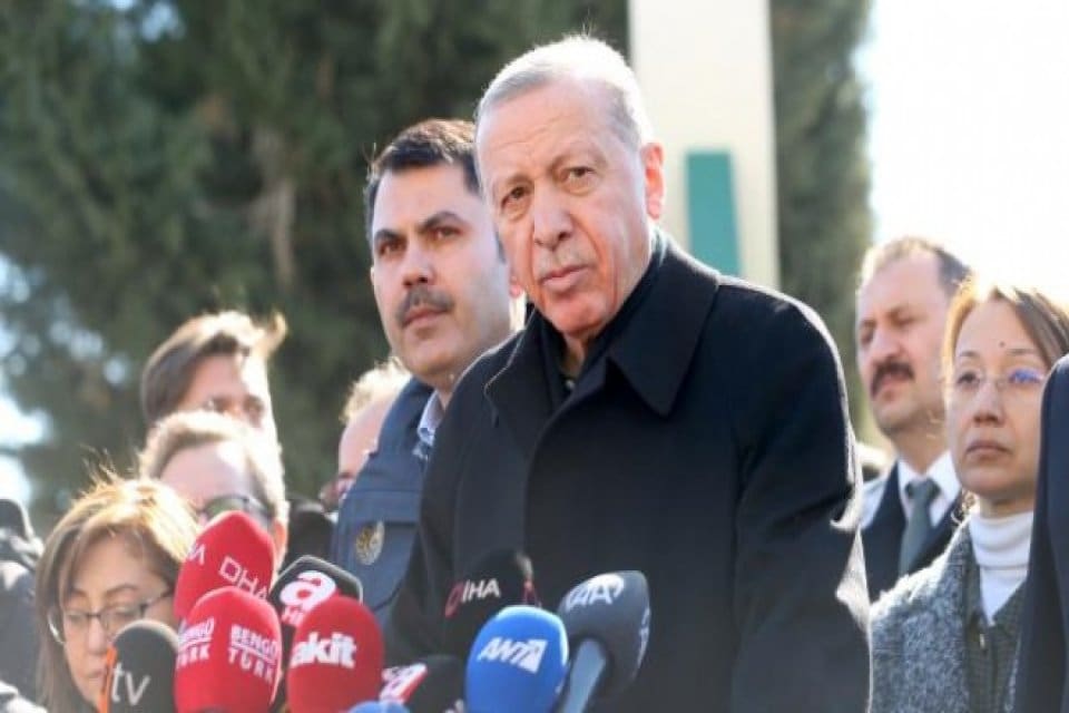 Cumhurbaşkanı Recep Tayyip Erdoğan, Kahramanmaraş merkezli depremden etkilenen Gaziantep'te a&ccedil;ıklamalarda