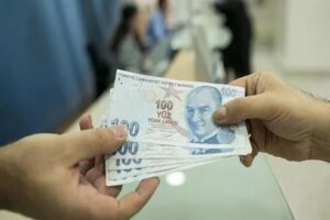 Beştepe akşam saatlerinde Emeklilikte Yaşa Takılanlar (EYT) ve asgari ücretin