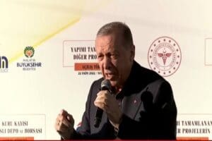 Cumhurbaşkanı Erdoğan, baş&ouml;rt&uuml;s&uuml; konusunda anayasa teklifi hazırladıklarını s&ouml;yleyerek "Şunu da