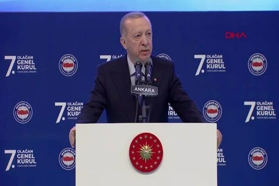 Erdoğan'ın a&ccedil;ıklamalarından satır başları ş&ouml;yle: ''MEMUR-SEN, HAŞHAŞİ BOZUNTULARI İLE M&Uuml;CADELEDE