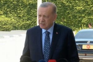 Erdoğan, koronavir&uuml;s vaka sayısındaki y&uuml;kselişle ilgili soruyu "Bayramdaki halkımızın yaşam