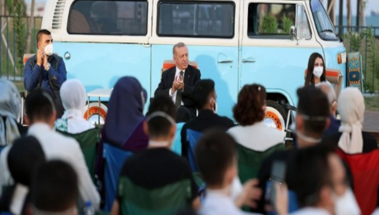 Erdoğan'dan gençlere: 'Fenomenlerin yönlendirmesiyle asla fikir ve tutum belirlemeyin'