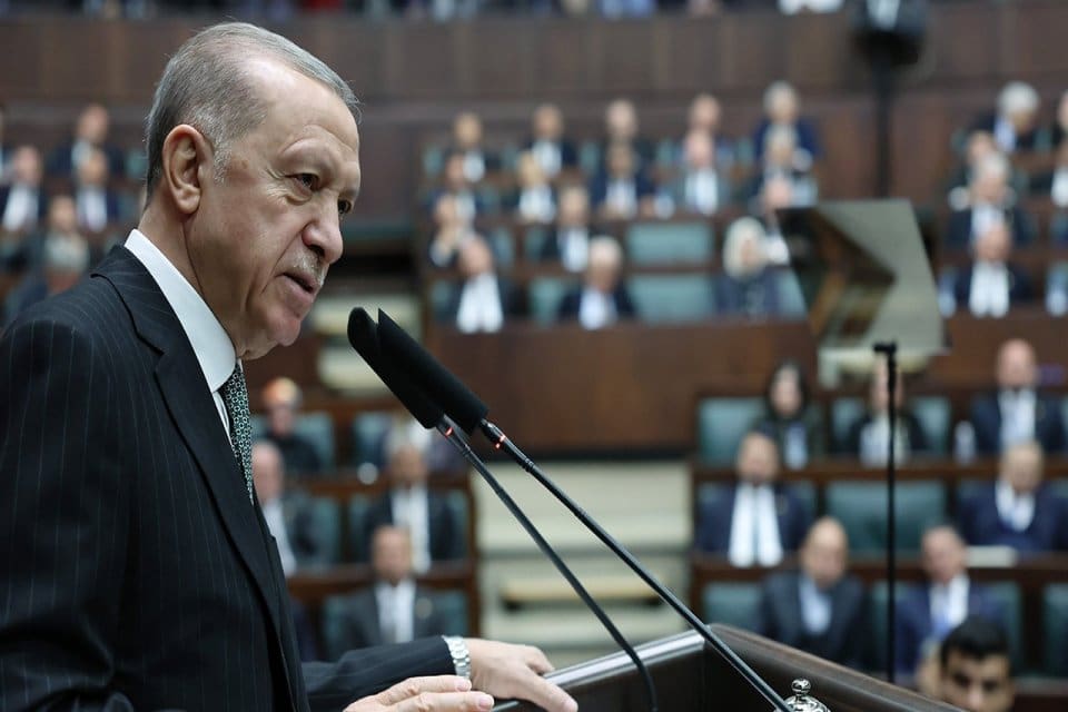 Cumhurbaşkanı Recep Tayyip Erdoğan, 6'lı masanın dağılması konusunda, "Onlar ne