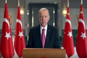 Cumhurbaşkanı Erdoğan, Azerbaycan ziyareti d&ouml;n&uuml;ş&uuml; u&ccedil;akta gazetecilerin sorularını yanıtladı. TSK'nın