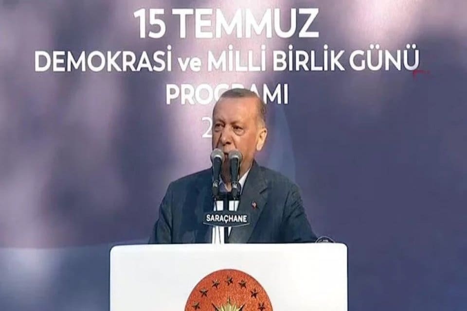 Cumhurbaşkanı Erdoğan, Sara&ccedil;hane'de d&uuml;zenlenen 15 Temmuz Anması'nda konuşuyor. KYK bor&ccedil;ları