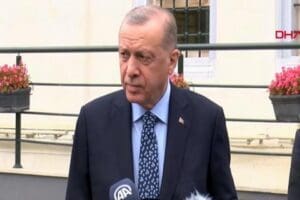 Cumhurbaşkanı Erdoğan, cuma namazı sonrası gazetecilerin sorularını yanıtladı. CHP lideri