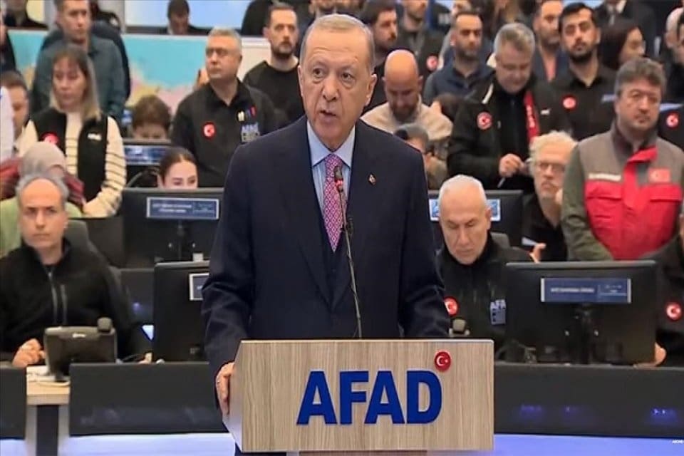 Cumhurbaşkanı Erdoğan, Kahramanmaraş'taki 7,7 b&uuml;y&uuml;kl&uuml;ğ&uuml;ndeki depreme ilişkin a&ccedil;ıklama yaptı. Erdoğan,