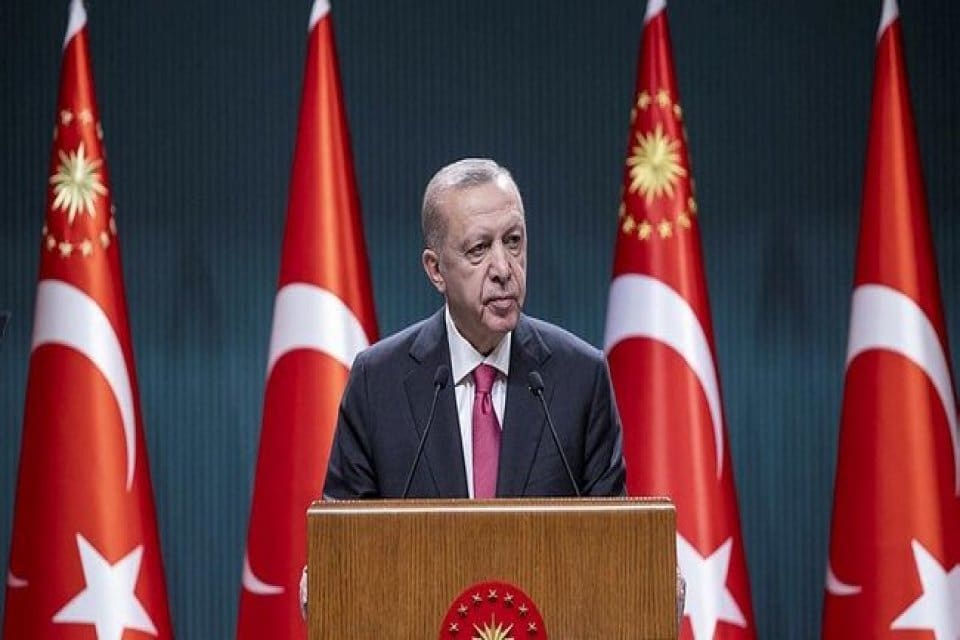 Cumhurbaşkanı Recep Tayyip Erdoğan, "Hangi kademede olursa olsun, evlatlarımızın eğitim-&ouml;ğretim