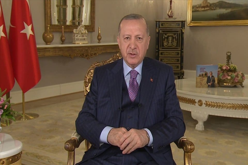 Cumhurbaşkanı Erdoğan, Ramazan Bayramı dolayısıyla yayınladığı video mesajda, "Varsın birileri