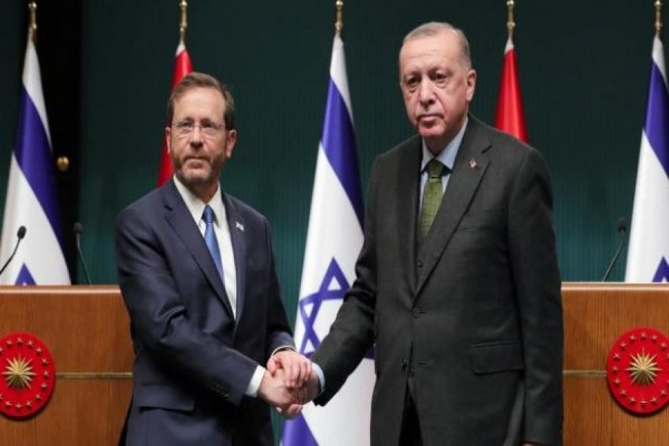 Cumhurbaşkanı Recep Tayyip Erdoğan, İsrail Cumhurbaşkanı Isaac Herzog ile telefonda