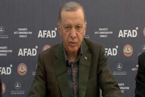 Cumhurbaşkanı Erdoğan, "Adıyaman'da ilk g&uuml;nler istediğimiz &ccedil;alışmayı y&uuml;r&uuml;temedik sizden helallik