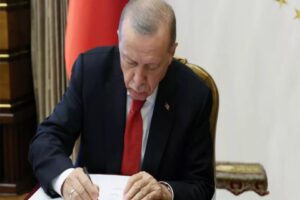 Cumhurbaşkanı&nbsp;Recep Tayyip Erdoğan imzasıyla yayımlanan kararlara g&ouml;re; &ccedil;ok sayıda kamu