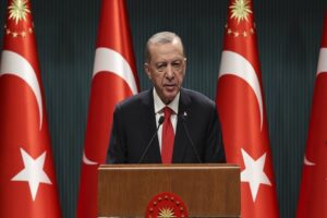 Cumhurbaşkanı Erdoğan, Beştepe'de düzenlenen basın toplantısında seçim kararını imzaladı. Haftalardır konuşulan