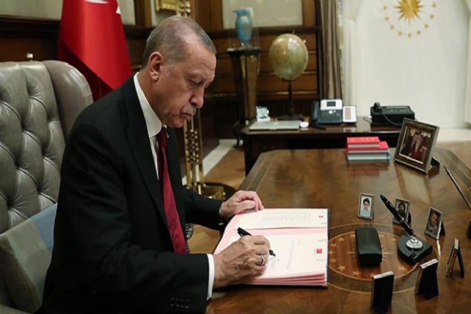 Cumhurbaşkanı Recep Tayyip Erdoğan, s&uuml;rekli hastalığı bulunan iki h&uuml;k&uuml;ml&uuml;n&uuml;n kalan