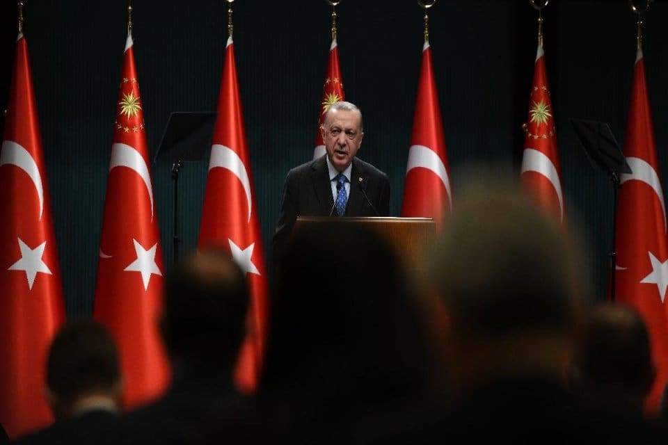 Korkusuz gazetesi Ahmet Takan, bug&uuml;n kaleme aldığı yazısında AK Parti'de