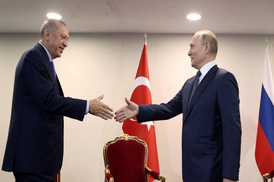 D&uuml;n İran'da Rusya Devlet Başkanı Putin'i toplantı &ouml;ncesinde bekleten Cumhurbaşkanı