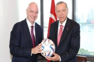 Cumhurbaşkanı Erdoğan, FIFA Başkanı Infantino'yu kabul etti. Infantino, Cumhurbaşkanı Erdoğan'a