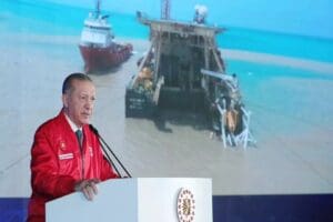 Cumhurbaşkanı Recep Tayyip Erdoğan, cuma namazı &ccedil;ıkışı basın mensuplarının sorularını