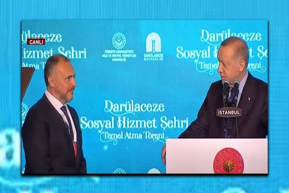 Dar&uuml;laceze Sosyal Hizmet Şehri'nin temel atma t&ouml;reninde ilgin&ccedil; anlar… Projenin