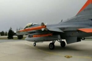 Cumhurbaşkanı Recep Tayyip Erdoğan, "T&uuml;rkiye, havadan havaya f&uuml;ze teknolojisine sahip