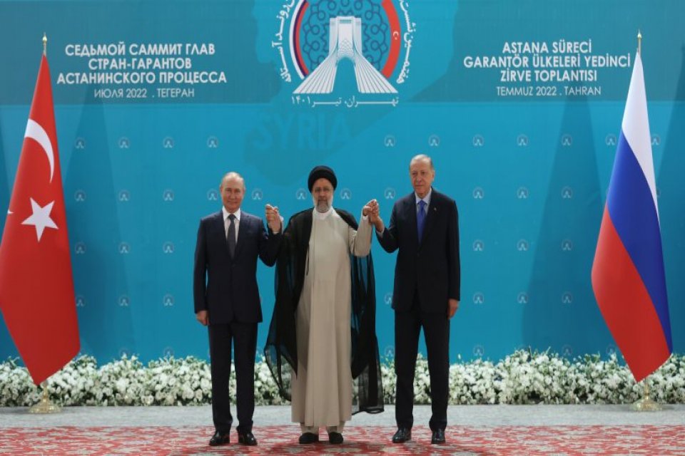 Almanya Dışişleri Bakanı Annalena Baerbock, Tahran'da Erdoğan ile Putin'in birlikte