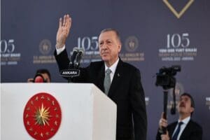 Ekonomideki k&ouml;t&uuml; gidişatla oyları eriyen AK Parti'de, se&ccedil;ime sekiz ay