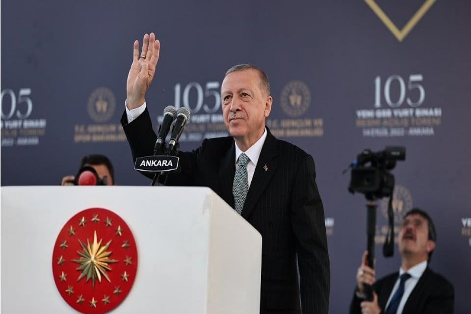 Ekonomideki k&ouml;t&uuml; gidişatla oyları eriyen AK Parti'de, se&ccedil;ime sekiz ay