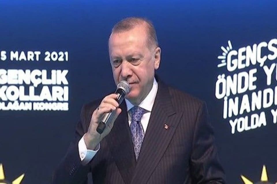 AK Parti Gen&ccedil;lik Kolları 6. Olağan Kongresi'nde konuşan Cumhurbaşkanı Erdoğan,