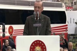 Depremden etkilenen şehirleri bir yılda ayağa kaldırma s&ouml;z&uuml;n&uuml; hatırlatan Cumhurbaşkanı