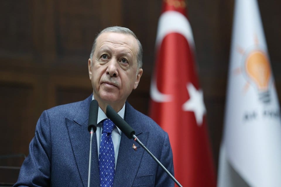 Cumhurbaşkanı&nbsp;Recep Tayyip Erdoğan, T&uuml;rkiye'nin bir &ccedil;eşit deprem fırtınasına tutulmuş durumda