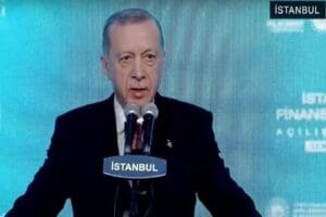 İstanbul Finans Merkezi'nin bankalar etabı a&ccedil;ılıyor. Cumhurbaşkanı Recep Tayyip Erdoğan,