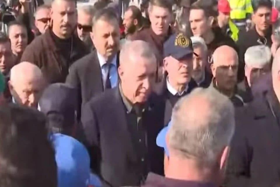 Cumhurbaşkanı Erdoğan ile MHP lideri Bah&ccedil;eli, depremde b&uuml;y&uuml;k yıkıma uğrayan