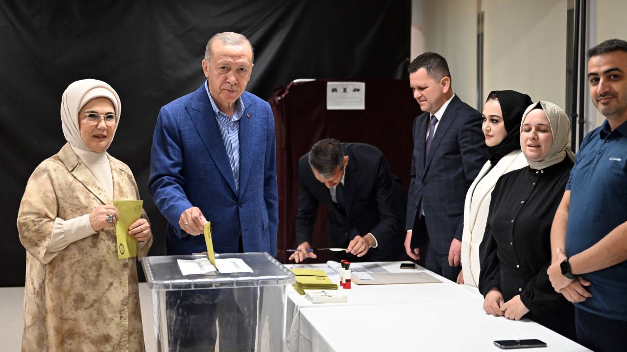 Cumhurbaşkanı Erdoğan’ın oy kullandığı Üsküdar Saffet Çebi Ortaokulu’ndaki 3279 numaralı