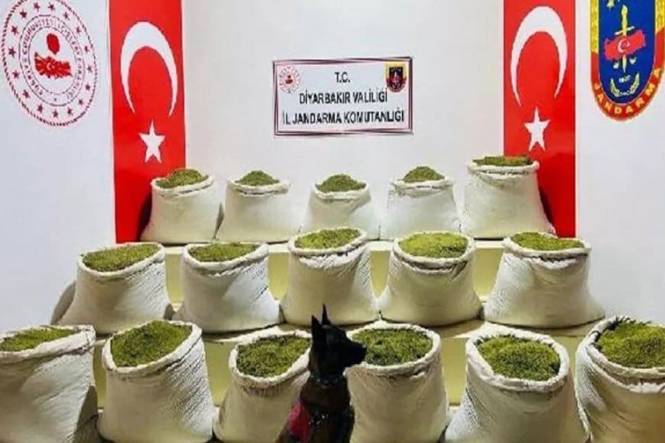Diyarbakır&rsquo;da ter&ouml;r &ouml;rg&uuml;t&uuml;ne y&ouml;nelik 3 bin 651 personelin katılımıyla d&uuml;zenlenen