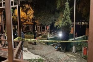 Kocaeli'de tabancayla vurulan kadın hayatını kaybetti. Polis ekipleri, olayla ilgili