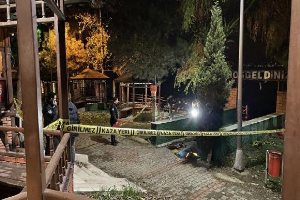 Kocaeli'de tabancayla vurulan kadın hayatını kaybetti. Polis ekipleri, olayla ilgili
