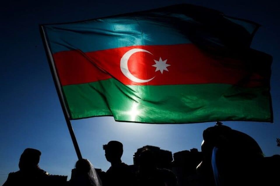 Ermenistan'da d&uuml;zenlenen Avrupa Halter Şampiyonası'nda Azerbaycan bayrağının yakılması infial yarattı.