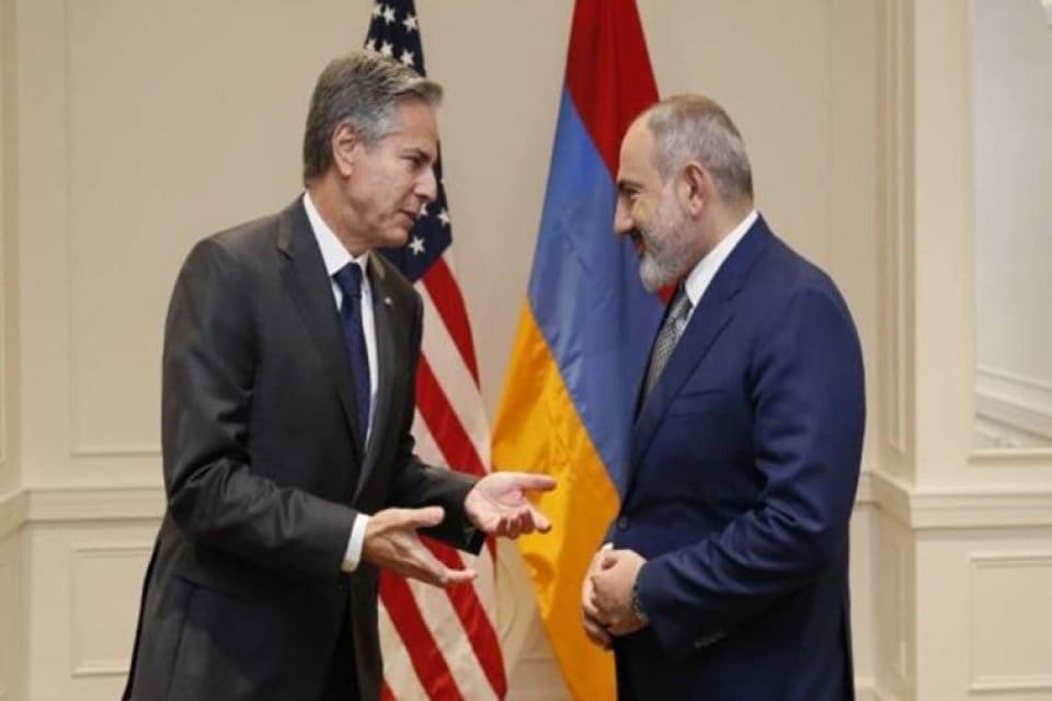 Ermenistan Başbakanı Nikol Paşinyan ve ABD Dışişleri Bakanı, ikili bir